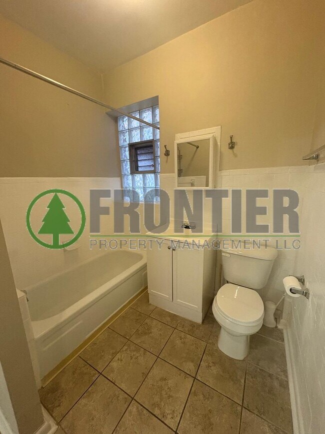 Building Photo - 3939 Magnolia Ave