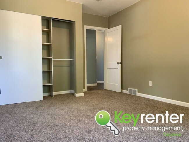 Building Photo - Recently Remodeled 3bd/1.5Bath Tacoma House!