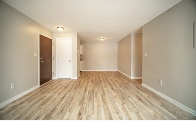 Building Photo - 28 Woodland Dr