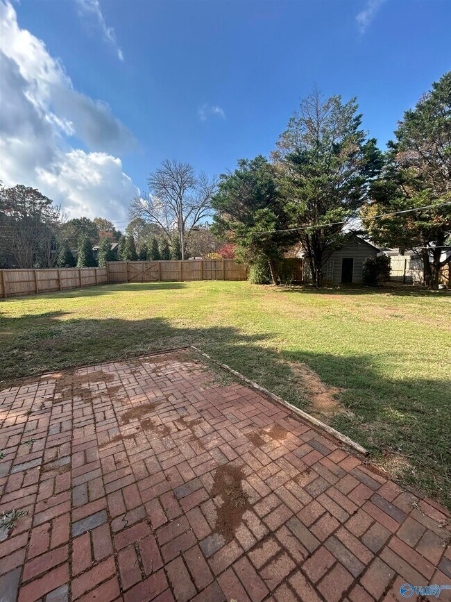 Building Photo - 2327 Quince Dr SE