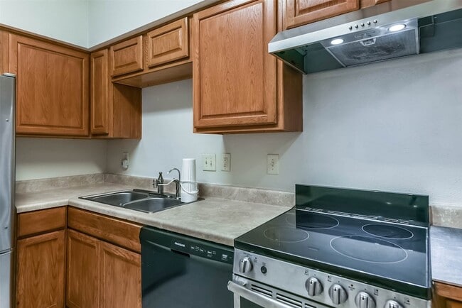 Building Photo - 2100 Tanglewilde St