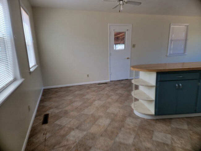 Building Photo - Moab Utah rental available with views of m...