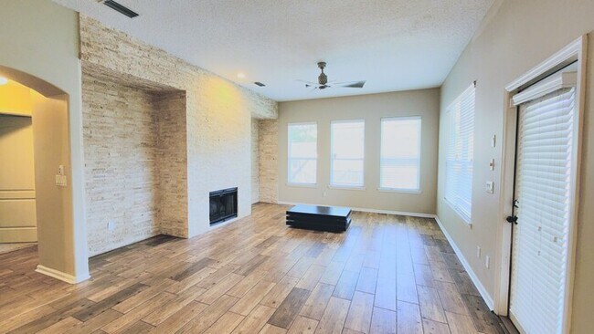 Building Photo - Luxurious 5-Bedroom Retreat with Private Pool in Ponte Vedra Beach