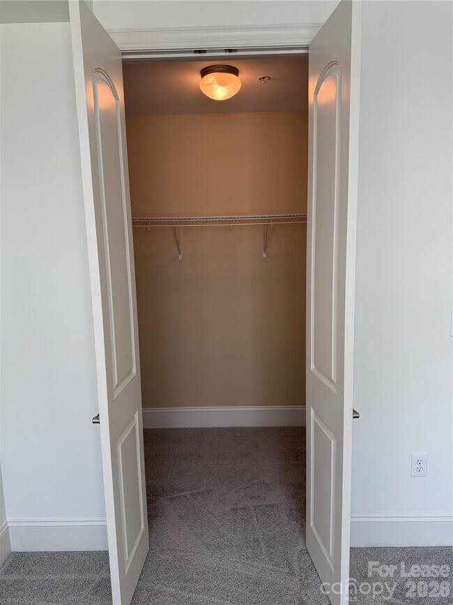 Building Photo - 4620 Piedmont Row Dr