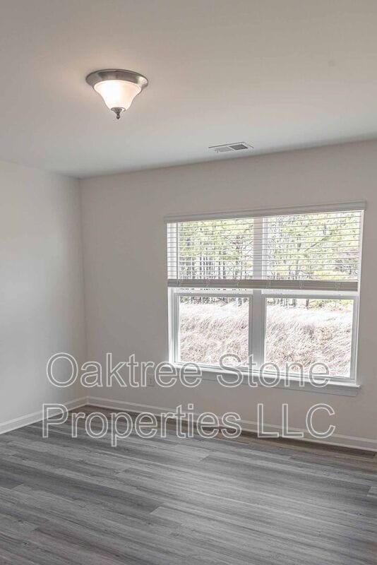 Building Photo - 3378 Skyland Dr
