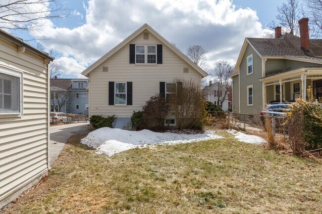 Building Photo - 48 Beacon St