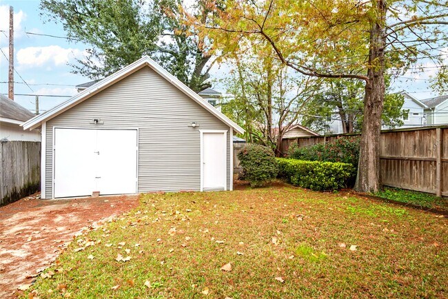 Building Photo - 617 Aurora St