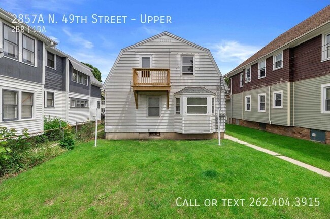 Building Photo - Two bedroom upper duplex in great Milwauke...