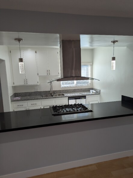 Building Photo - 7068 Lanewood Ave