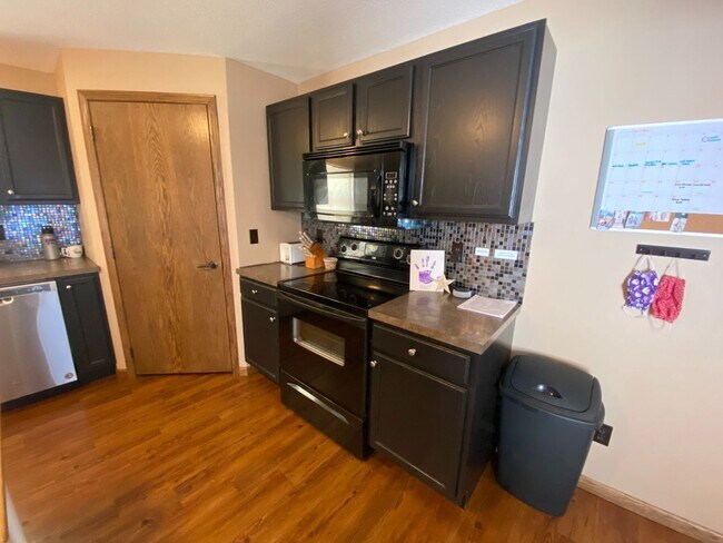 Building Photo - 818 Bluemont Ave