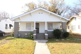 Building Photo - New On The Market! Fresh New Updates!! Bet...