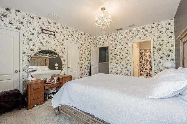 Building Photo - 2 Bedroom - 2.5 Bathroom - Gated Community...