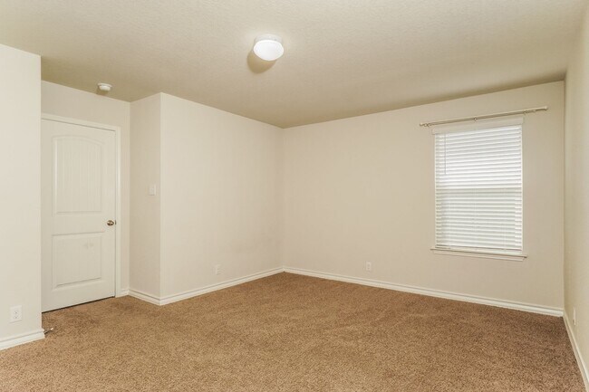 Building Photo - First time rental! 5 bedroom located in the desirable Redbird Ranch Subd.