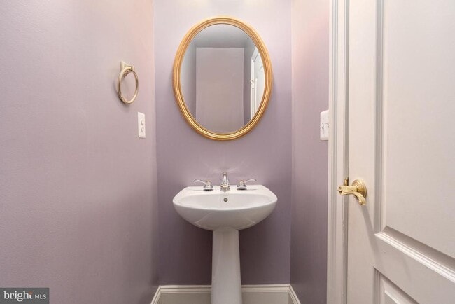 Building Photo - 720 Carpenter Rd