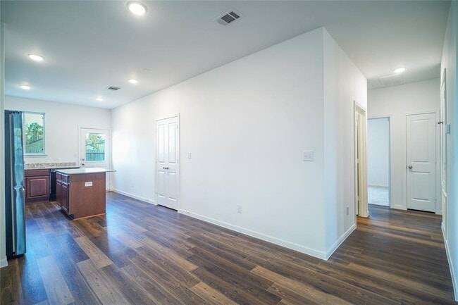Building Photo - 118 Ashwood Glade Dr