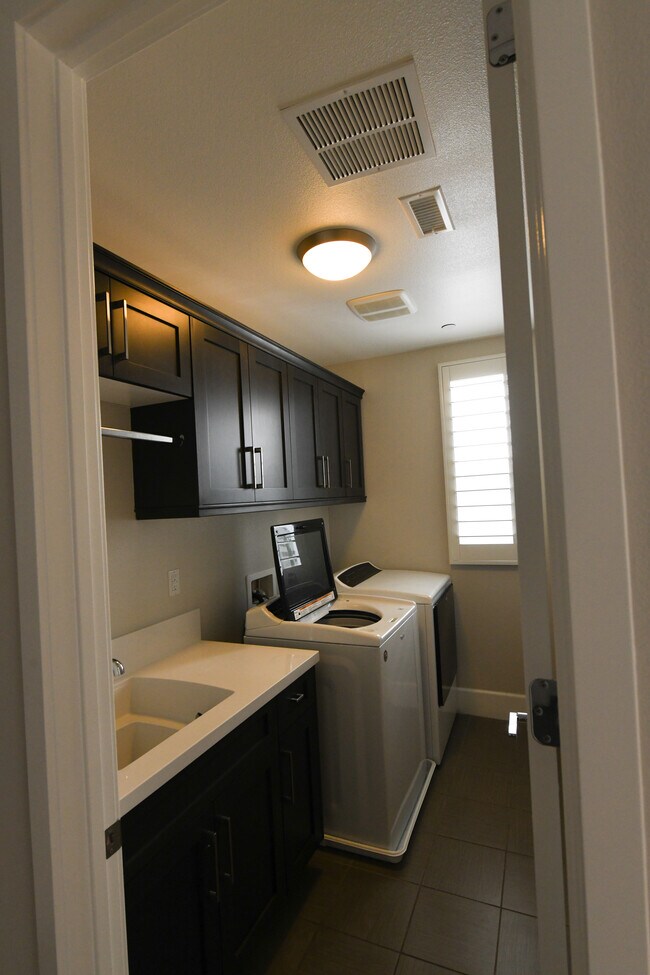 Building Photo - 12775 Bluff Creek Dr