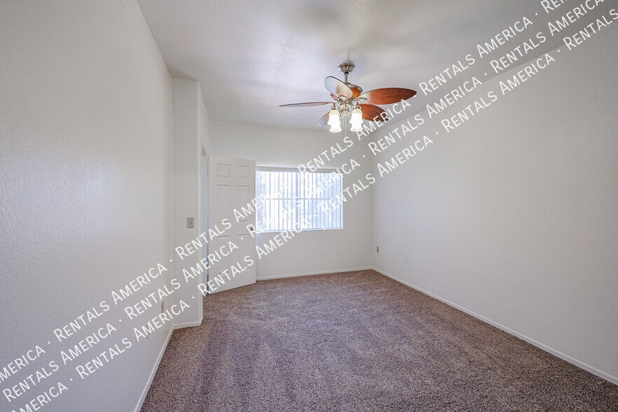 Building Photo - 3830 E Lakewood Pkwy E