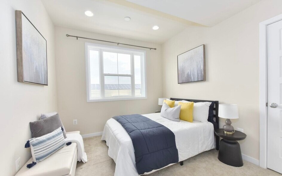 Building Photo - 12611 Macaulay St