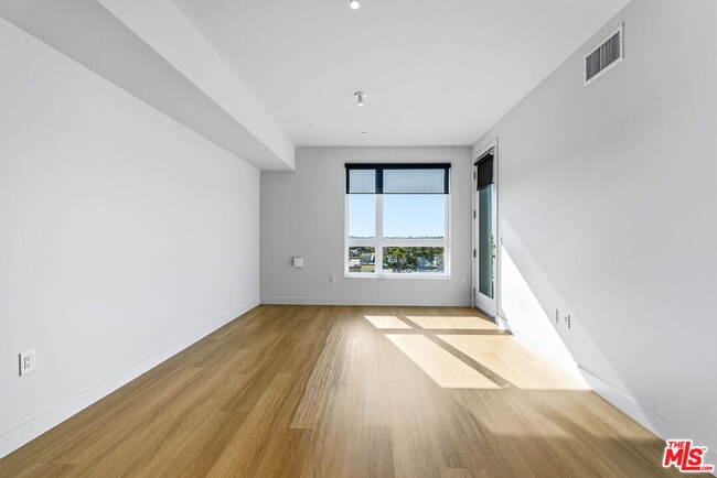 Building Photo - 10601 Washington Blvd