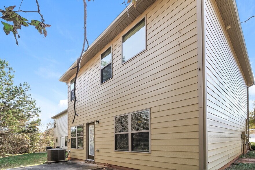 Building Photo - 340 Concord Terrace