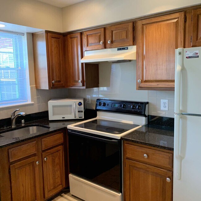 Building Photo - 2105 N Scott St