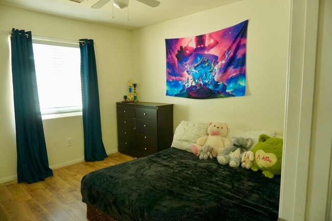 Building Photo - Large 4 Bedroom 2 bath Home in Chocolate Drop Neighborhood