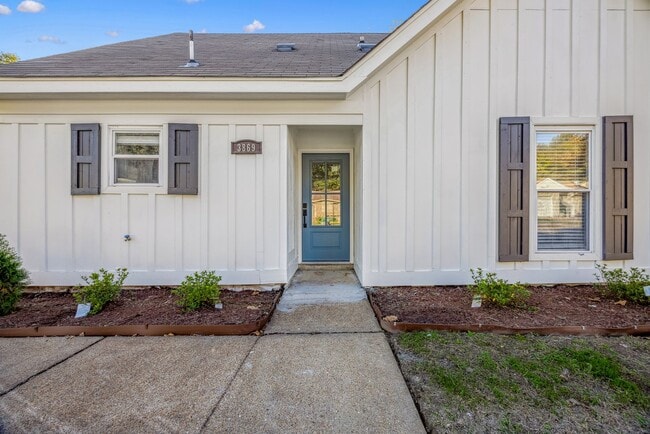 Building Photo - 3869 Cedar Path Dr