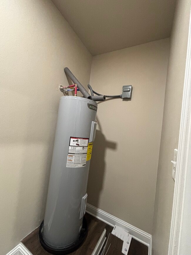 Building Photo - 307 Lister St