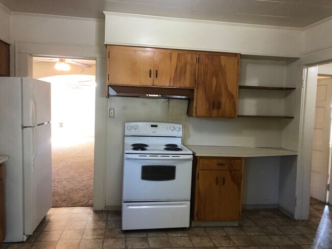 Building Photo - 2 bed/1 bath house in the Historic Washburn District