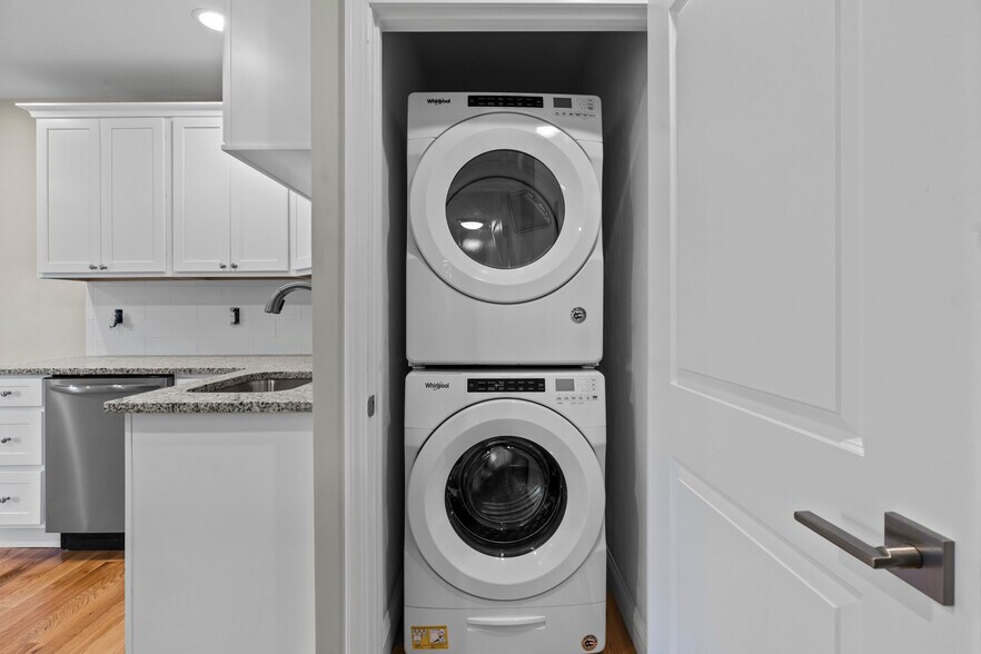 Building Photo - 376 Arnolds Neck Dr