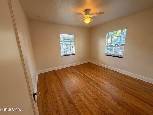 Building Photo - 541 Thoma St