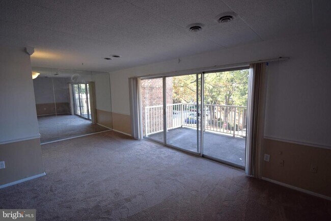 Building Photo - 2624 Fort Farnsworth Rd