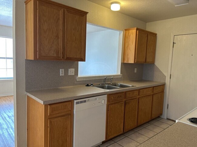Building Photo - 914 McDaniel Cir