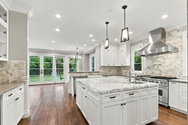 Building Photo - 3878 Magnolia Dr