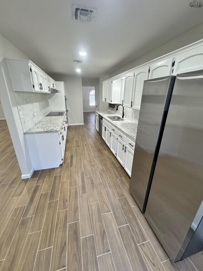 Building Photo - 1207 Danberry St