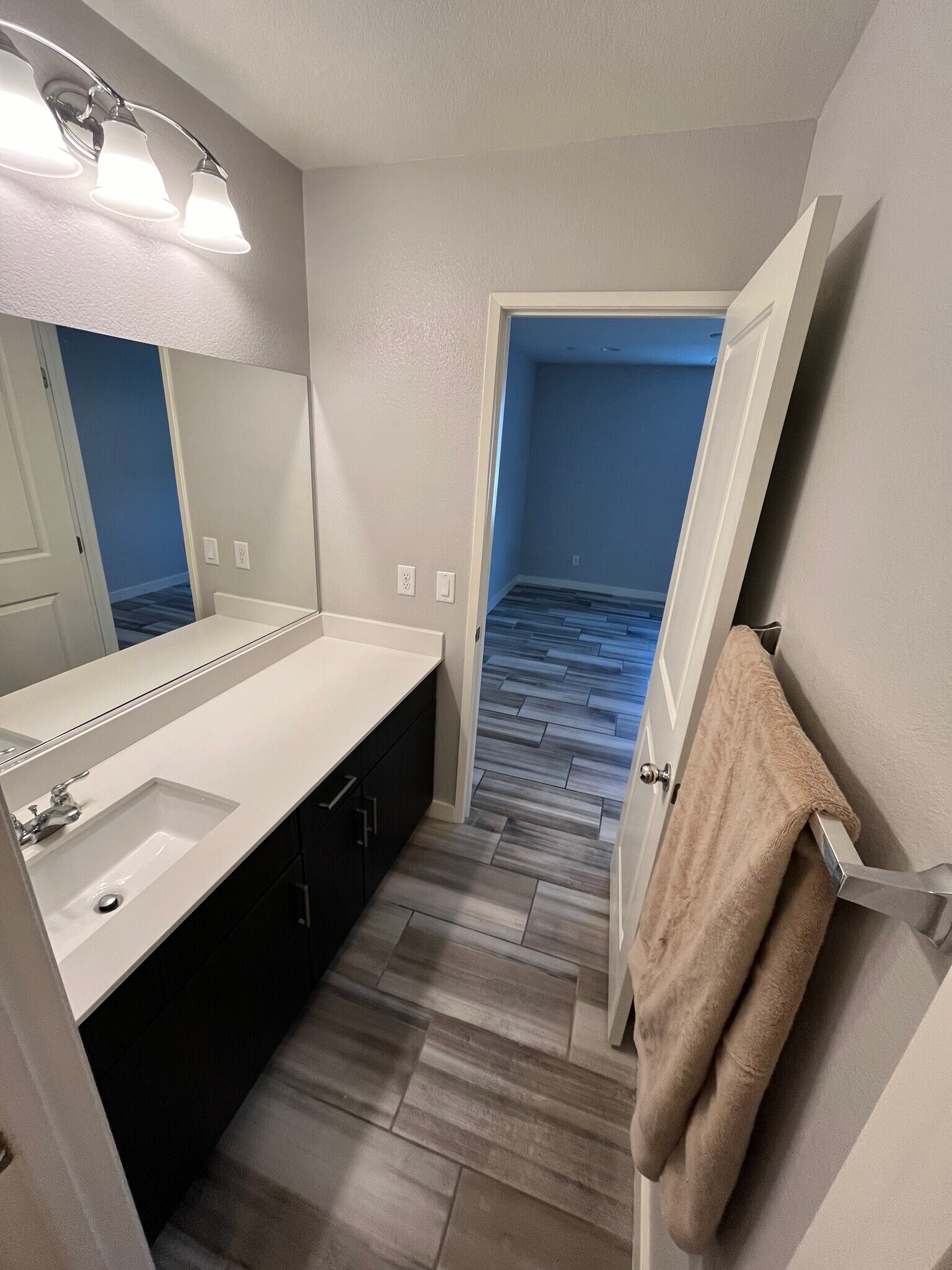 Spare Bathroom - 401 Ambitious St