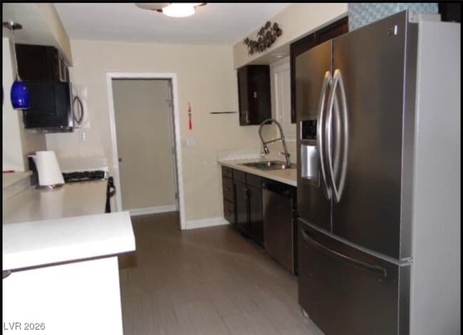 Building Photo - 132 Shadow Ln