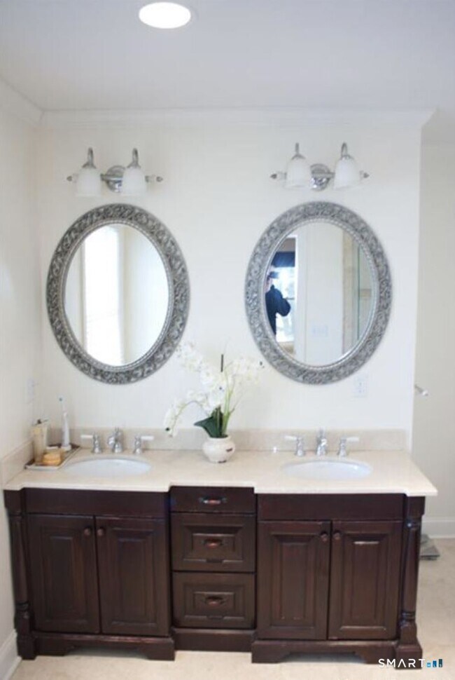 Building Photo - 175 Alvin St