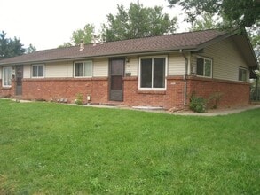 Building Photo - 700/702 South Lashley Lane