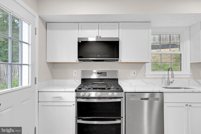 Building Photo - 3009 S Hill St