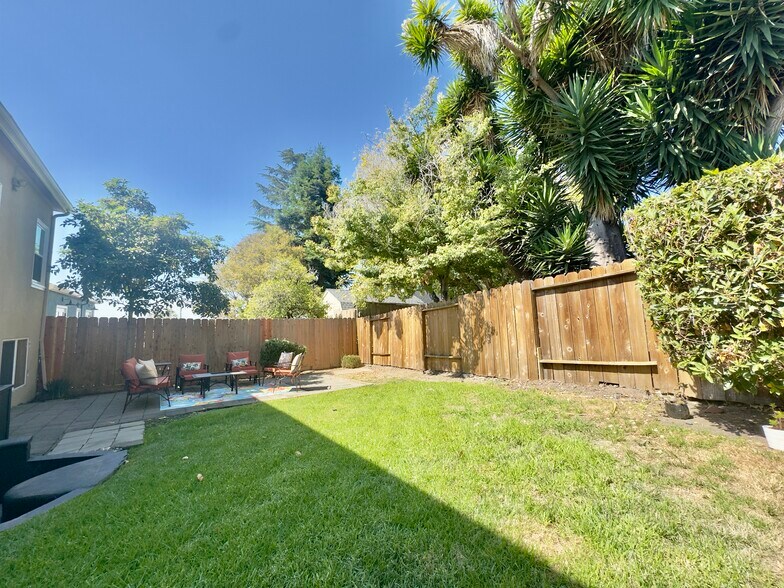 Building Photo - 2615 Maxwell Ave