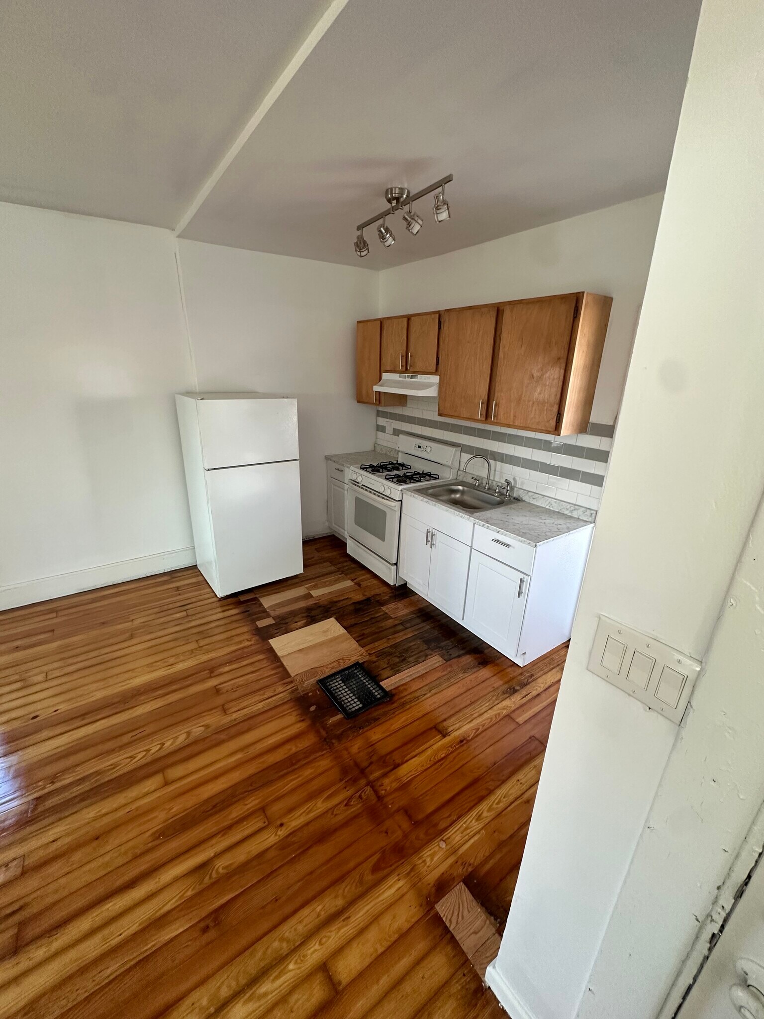 Building Photo - 1107 Wallis Ave