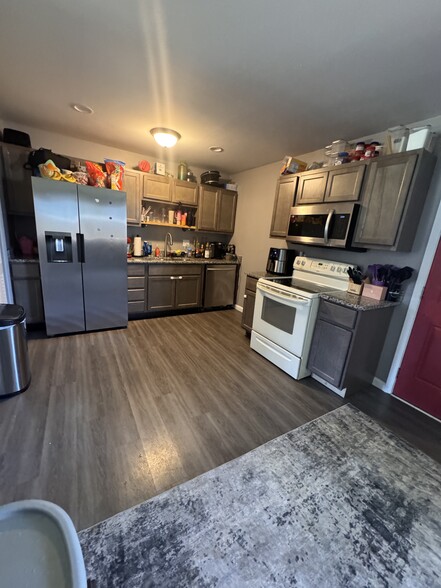Kitchen - 2915 Parsons Ave