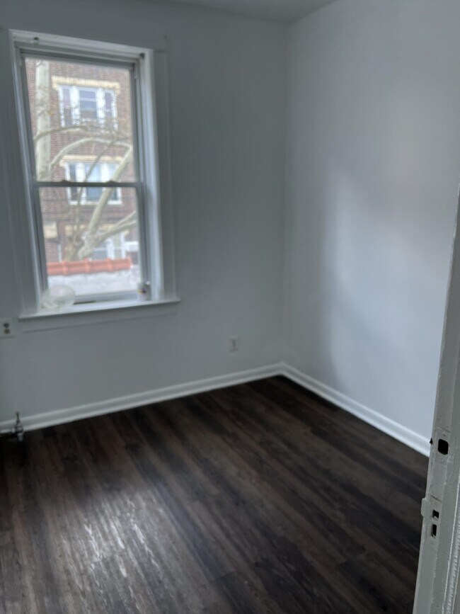 Building Photo - 110 67th St