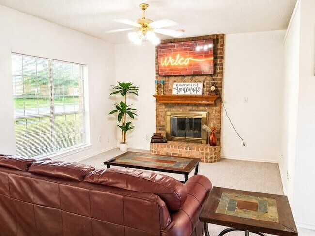 Building Photo - 7640 Tournament Rd