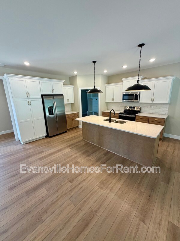 Building Photo - 4432 Violet Dr