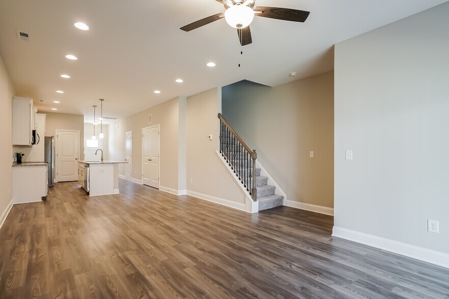 Building Photo - 7228 Bellacroft Dr