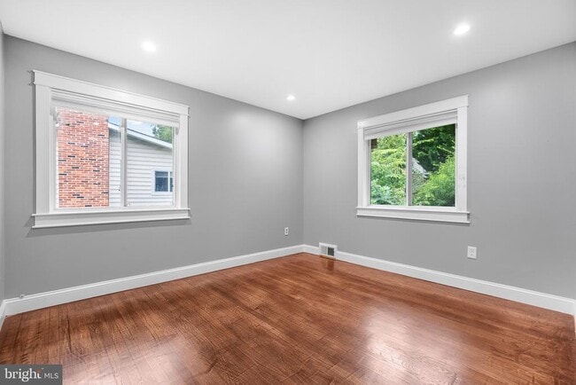 Building Photo - 14402 Woodcrest Dr