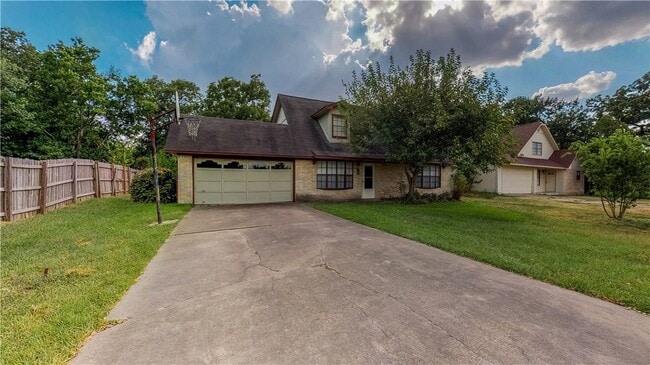 Building Photo - 1304 Merry Oaks Dr