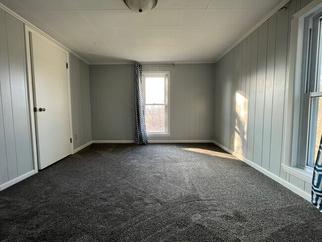 Building Photo - Three Bedroom in Mapleton Local School Dis...